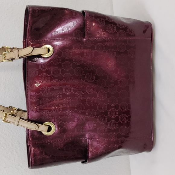 Michael Kors Jet Set East West Signature Bordeaux Patent Leather Metallic Tote - Picture 4 of 17